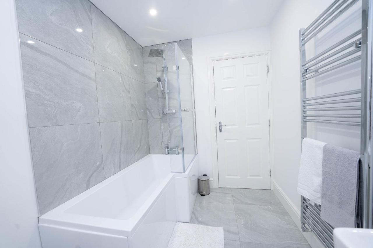 Entire Modern Home With Private Parking For 6/8 Persons Worksop Exterior photo