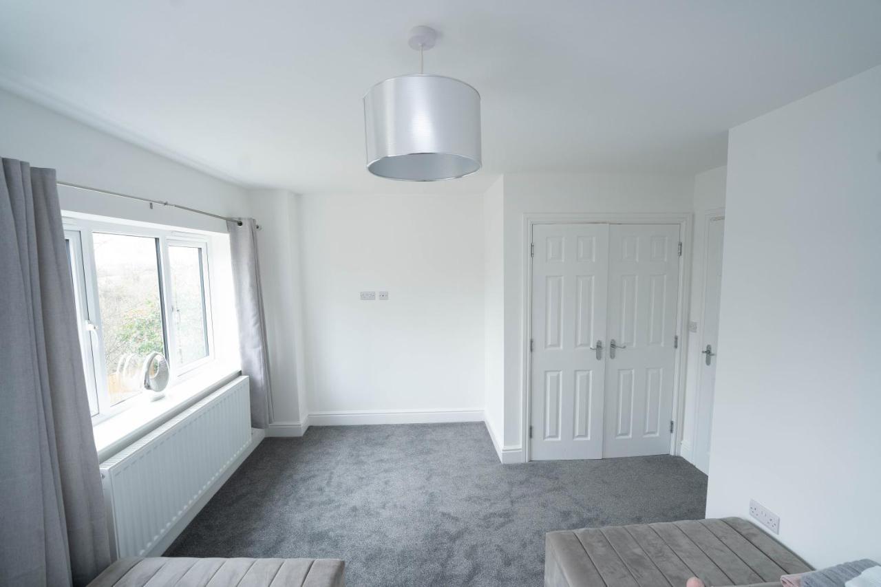 Entire Modern Home With Private Parking For 6/8 Persons Worksop Exterior photo