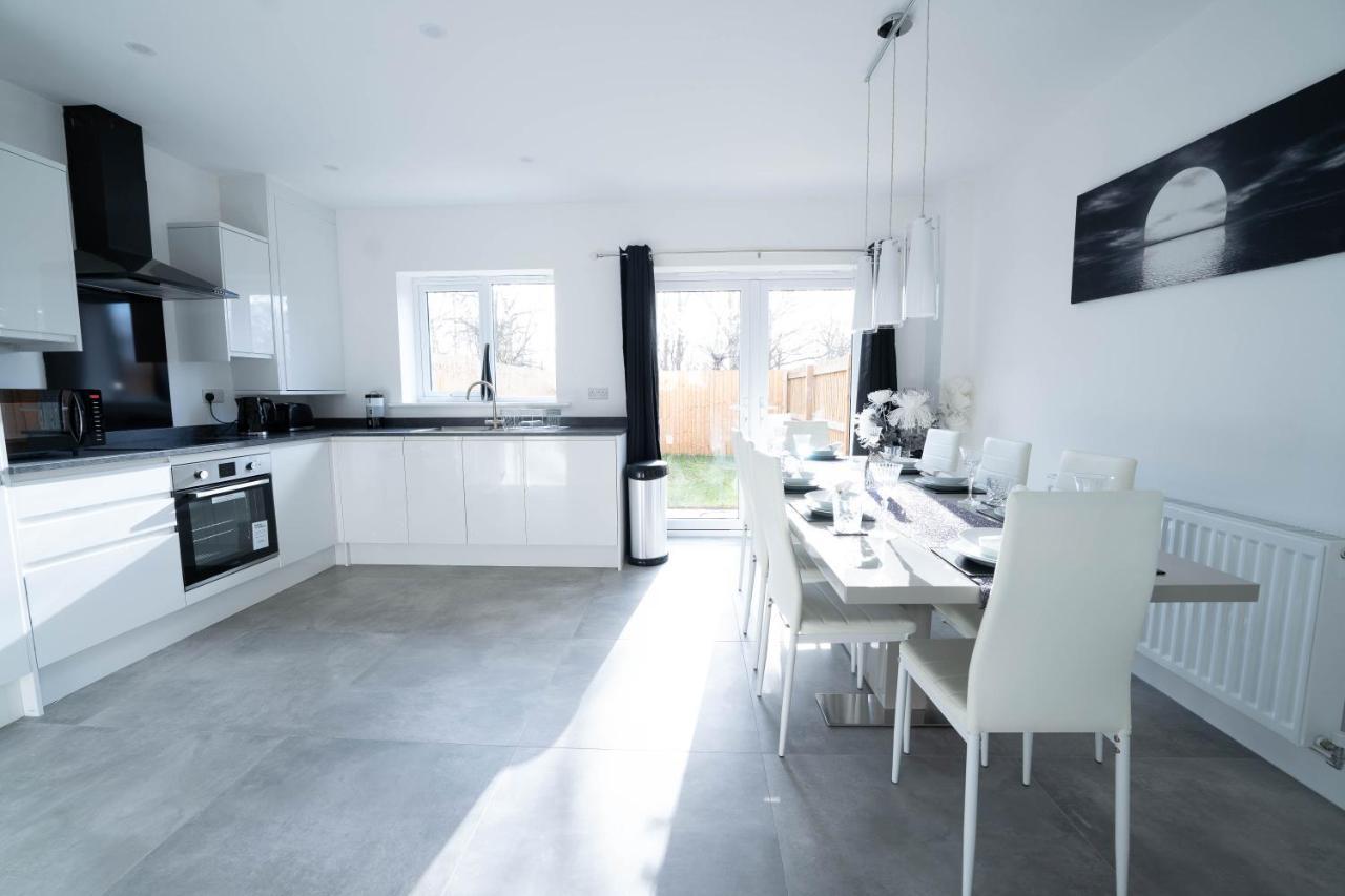 Entire Modern Home With Private Parking For 6/8 Persons Worksop Exterior photo