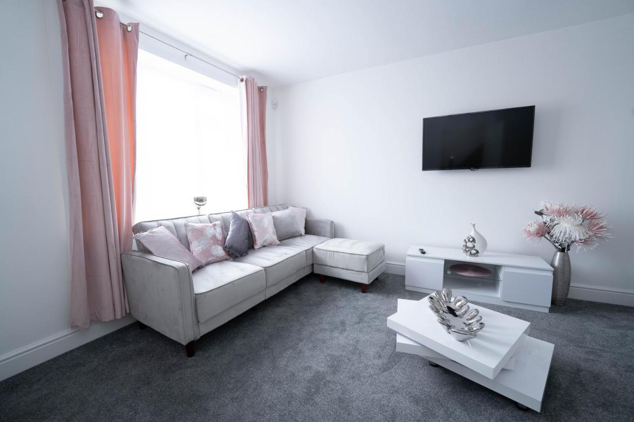 Entire Modern Home With Private Parking For 6/8 Persons Worksop Exterior photo